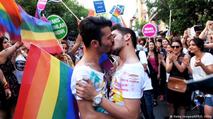 Gay Pride Istanbul 2015 (Getty Images/AFP/O. Koze)