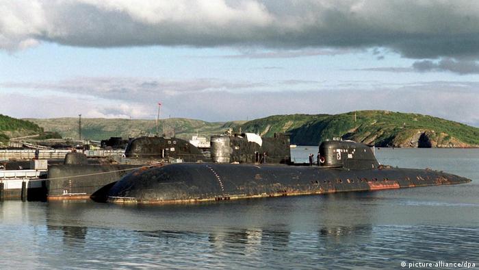 Так выглядело кладбище отслуживших подводных лодок на Кольском полуострове в 2000 году