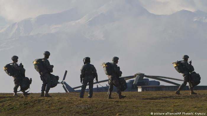 Resultado de imagem para pictures of soldiers DefenderEurope 20 arriving in Germany