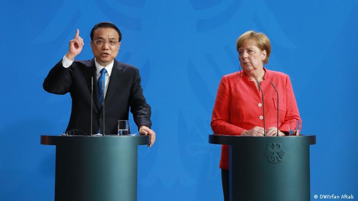 Merkel und Ministerpräsident der Volksrepublik China Li Keqiang im Bundeskanzleramt Berlin (DW/Irfan Aftab )