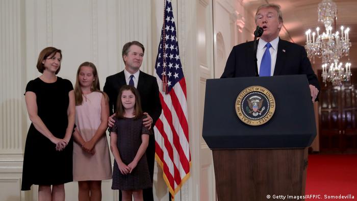 Brett Kavanaugh and family next to Donald Trump (Getty Images/AFP/C. Somodevilla)