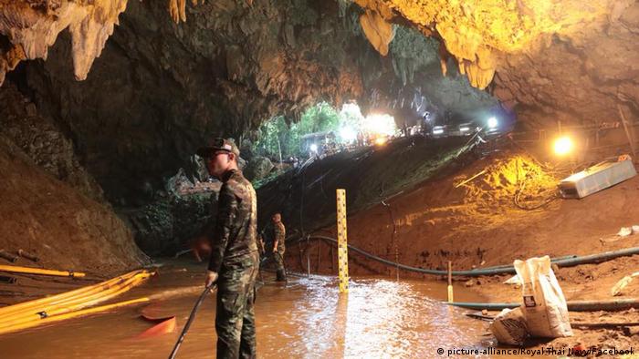 Bildergalerie Thailand Höhlenrettung (picture-alliance/Royal Thai Navy/Facebook)