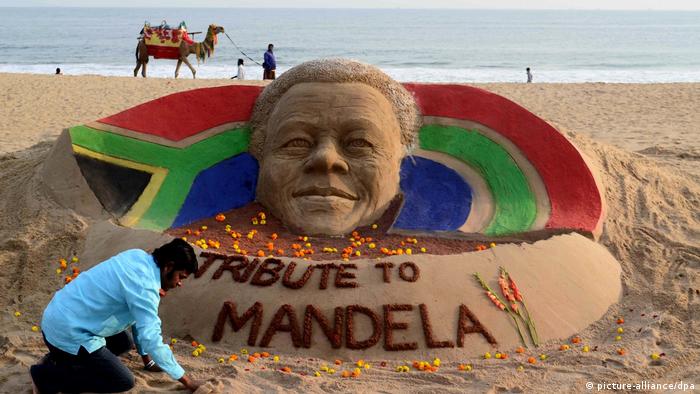 Tribut für Nelson Mandela (picture-alliance/dpa)