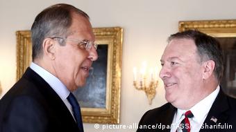 Rusya Dışişleri Bakanı Sergey Lavrov (solda) ve ABD'li mevkidaşı Mike Pompeo