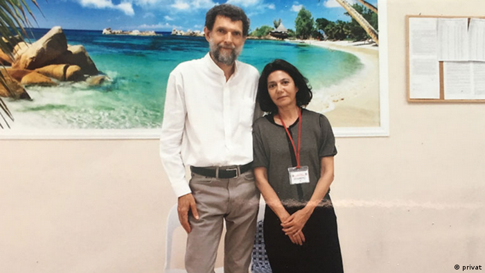 Cezaevindeki iş insanı Osman Kavala ve eşi Ayşe Buğra
