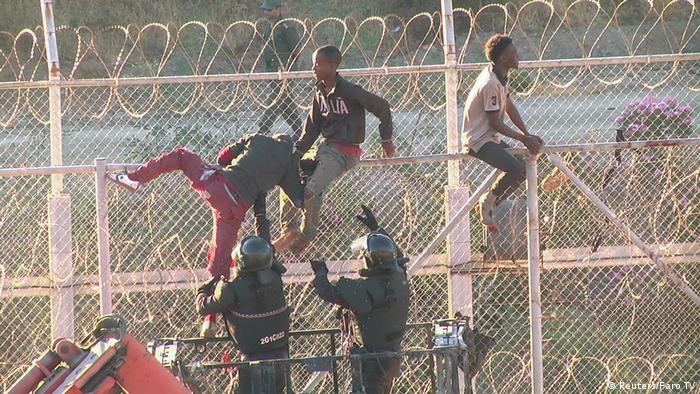 Migrants storm a fence in the Spanish enclave Ceuta (Reuters/Faro TV)