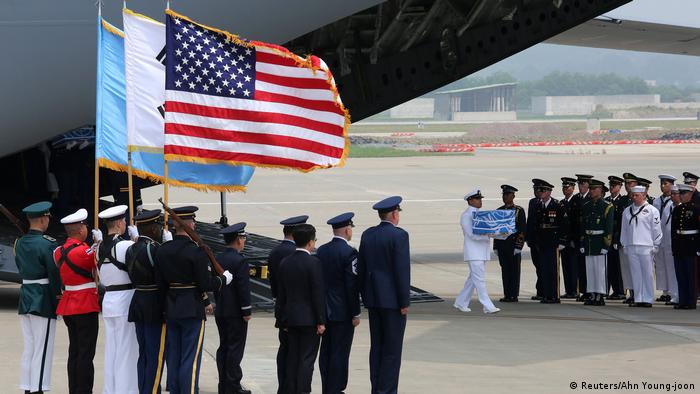 Südkorea Osan Air Base in Pyeongtaek | Überführung sterbliche Überreste von US-Soldaten aus Koreakrieg