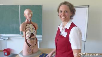 Η Κριστίνα Κέρνερ εκπαιδεύει νοσηλευτικό προσωπικό