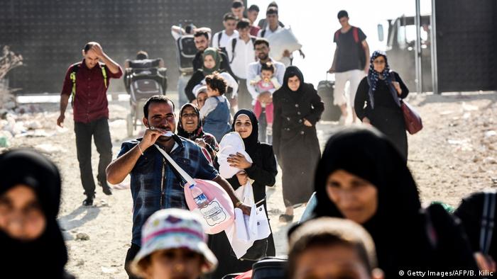 Türkei Grenze - Syrische Flüchtlinge (Getty Images/AFP/B. Kilic)