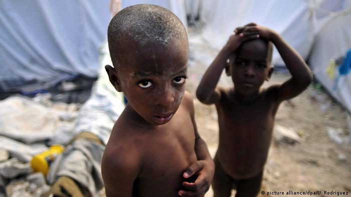 Opfer von Menschenhandel - Flüchtlingslager in Port-Au-Prince (picture alliance/dpa/U. Rodriguez)