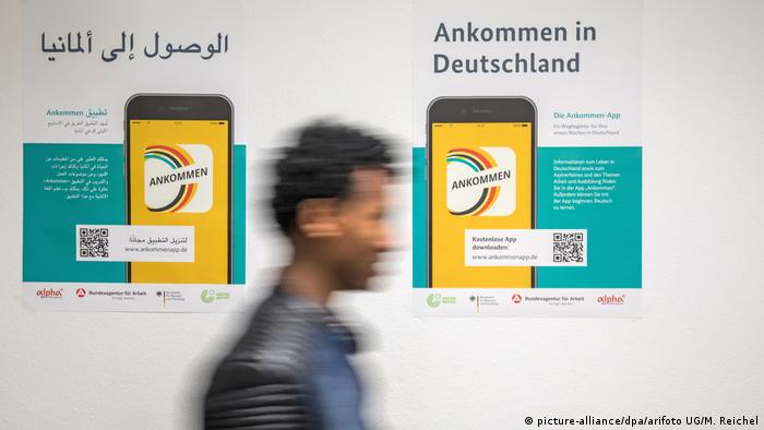 Deutschland Gespräch Asylsuchende mit Bundesmat für Migration und Flüchtlinge (picture-alliance/dpa/arifoto UG/M. Reichel)