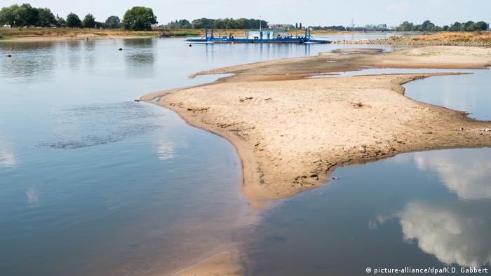 Sandbars are visible in the middle of the Elbe River in Saxony-Anhalt due to low water levels