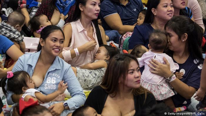 Philippinen Mütter Aktion für das Stillen in Manila (Getty Images/AFP/N. Celis)