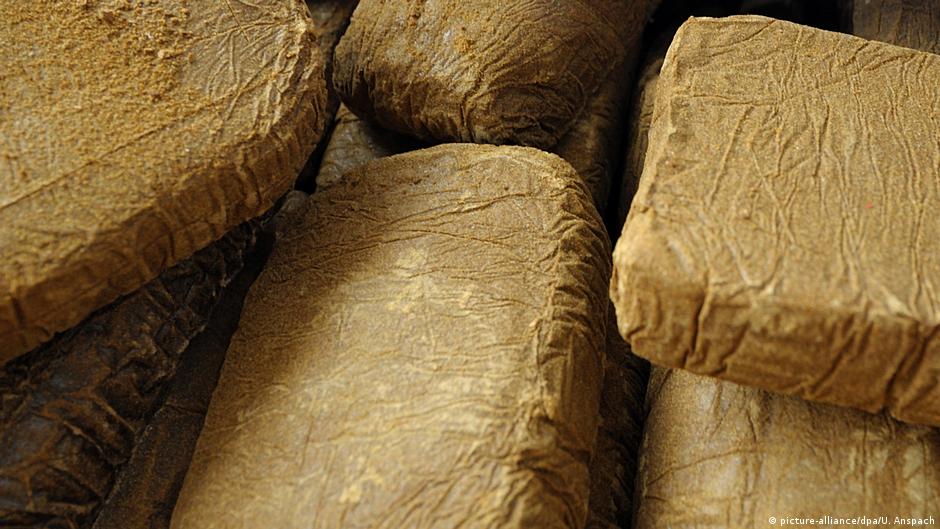 Italy seizes 20 tons of hashish hidden in ship fuel tanks | DW | 09.08.2018