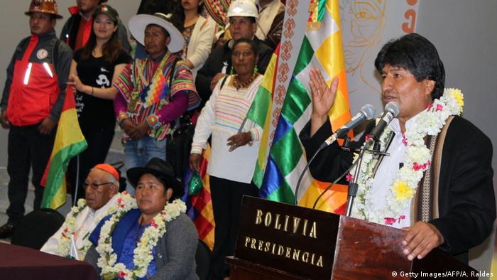 Bolivien Einweihung des neuen Regierungsgebäudes mit Evo Morales (Getty Images/AFP/A. Raldes)