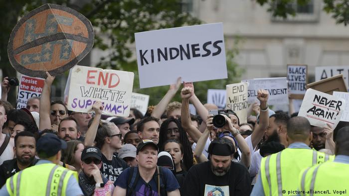 USA, Washington: Demonstrationen zum Charlottesville-Jahrestag (picture-alliance/L. Vogel)