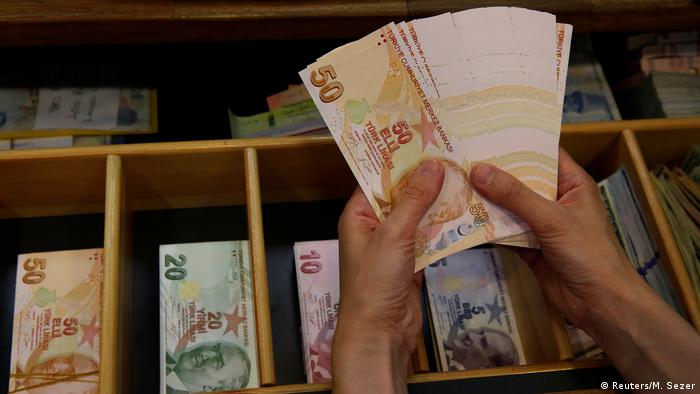 Türkei Lira Banknoten (Reuters/M. Sezer)