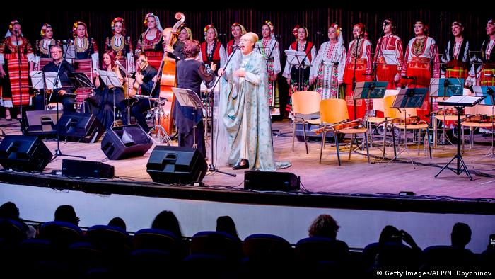 The Mystery Of The Bulgarian Voices, Chor aus Bulgarien | mit Lisa Gerrard (Getty Images/AFP/N. Doychinov)