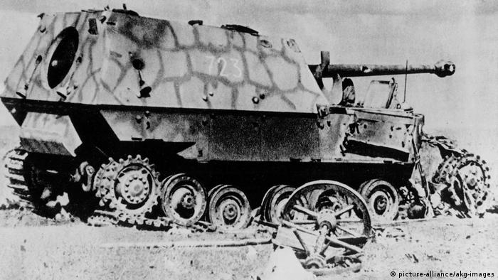 Подбитая немецкая самоходная артиллерийская установка Фердинанд
