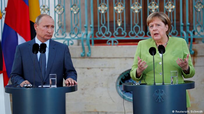 Deutschland Treffen Angela Merkel Wladimir Putin auf Schloss Meseberg (Reuters/A. Schmidt)
