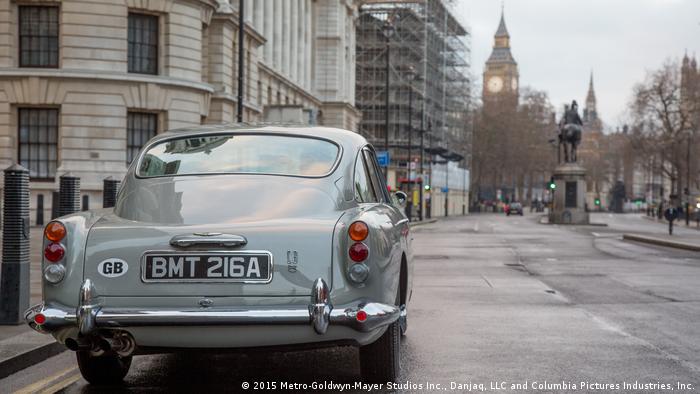 Aston Martin baut 25 James Bond Goldfinger DB5 Filmautos (2015 Metro-Goldwyn-Mayer Studios Inc., Danjaq, LLC and Columbia Pictures Industries, Inc.)