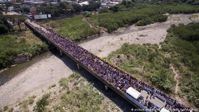 Resultado de imagen de Puente Simón Bolívar, el muro del sueño venezolano