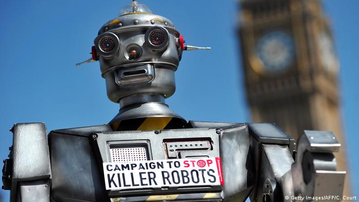 Falso robô usado em protesto pela proibição de armas letais autônomas