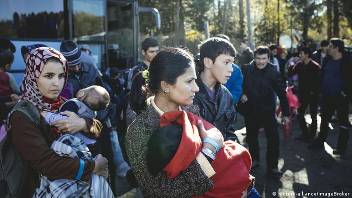  چند پناهجو هنگام ورود به ایالت بایرن آلمان