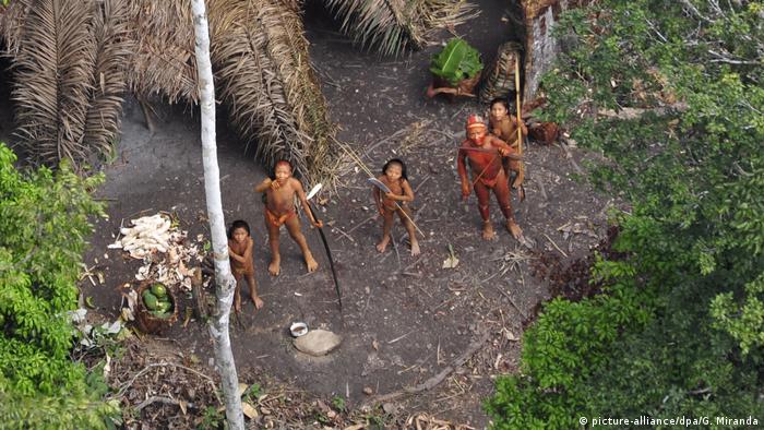 Brasilien isolierte Stämme im Amazonas 2011 (picture-alliance/dpa/G. Miranda)