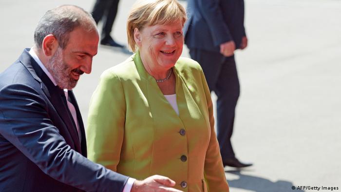 Armenien - Bundeskanzlerin Angela Merkel zusammen mit Nikol Paschinjan, MinisterprÃ¤sident von Armenien (AFP/Getty Images)
