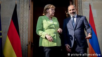 Merkel ve Ermeni mevkidaşı Nikol Paşinyan