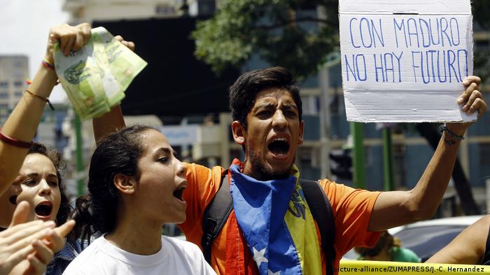 Venezuela Proteste gegen Maduro (picture-alliance/ZUMAPRESS/J.-C. Hernandez )