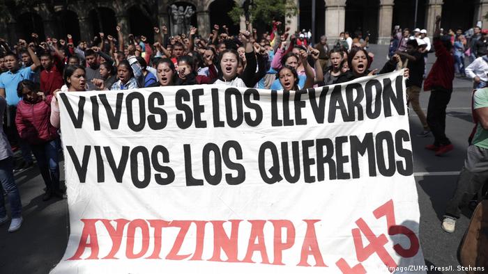 Familiares exigen reporte de Ayotzinapa