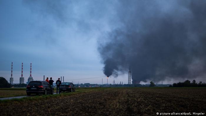 Großbrand in Raffinerie bei Ingolstadt (picture-alliance/dpa/L. Mirgeler)