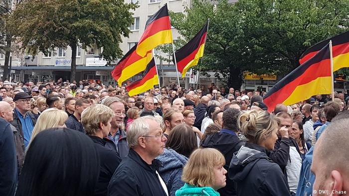 Rechte demonstrieren in Chemnitz (DW/J. Chase)
