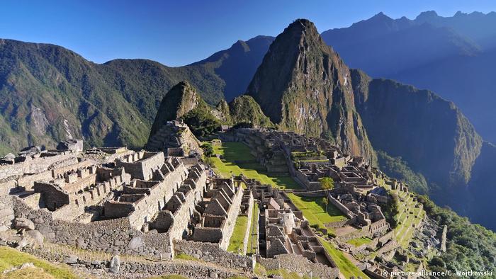 Machu Picchu Inca ruins in Peru (picture-alliance/C. Wojtkowski)