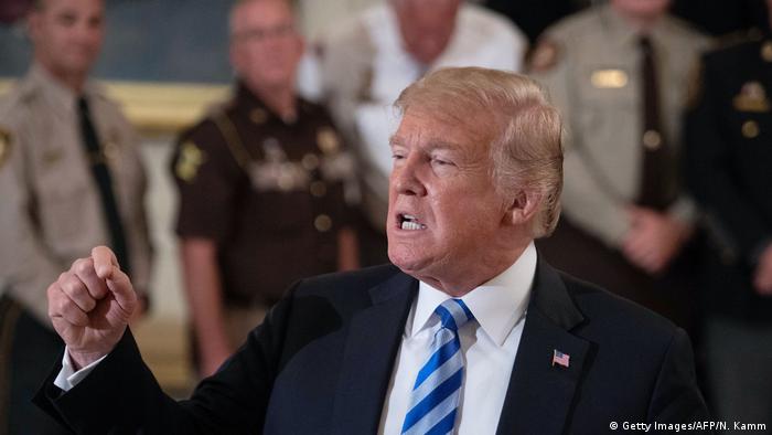 Washington Präsident Trump schimpft vor Sheriffs (Getty Images/AFP/N. Kamm)