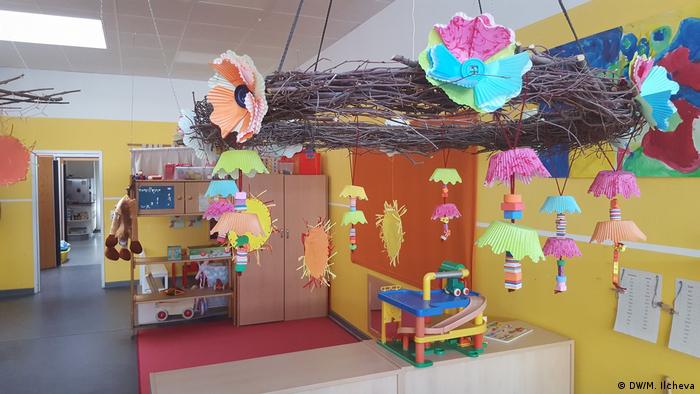  Цялата детска градина е украсена с творби на дребните създатели 