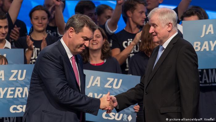 Deutschland CSU Parteitag in München | Markus Söder und Horst Seehofer (picture-alliance/dpa/P. Kneffel)