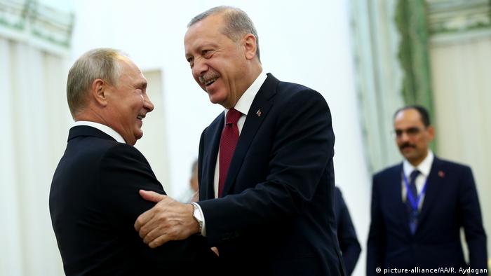 Turkish President Recep Tayyip Erdogan embraces his Russian counterpart, Vladimir Putin