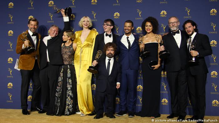 Resultado de imagen para Los creadores de "Game of Thrones" reciben un Emmy honorÃ­fico