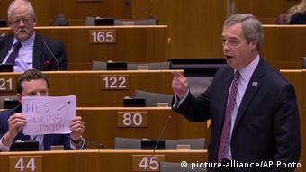 EU Parlament Nigel Farage - Seb Dance (picture-alliance/AP Photo)
