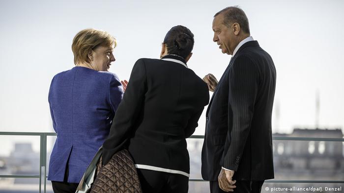 Меркел и Ердоган в Берлин - канцлерката показа обичайното си стабилно поведение
