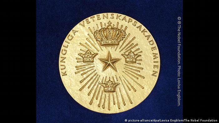 Medal for the Nobel Prize in Economic Sciences (picture-alliance/dpa/Lovisa Engblom/The Nobel Foundation)