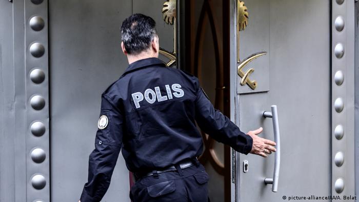 Входната врата на саудитското консулство в Истанбул