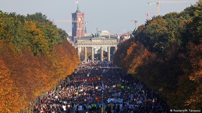 Berlin Unteilbar-Demonstration (Reuters/M. Tantussi)