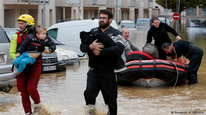 Frankreich Rettungsaktion nach Überschwemmungen in Trebes (Reuters/J.-P. Pelissier)