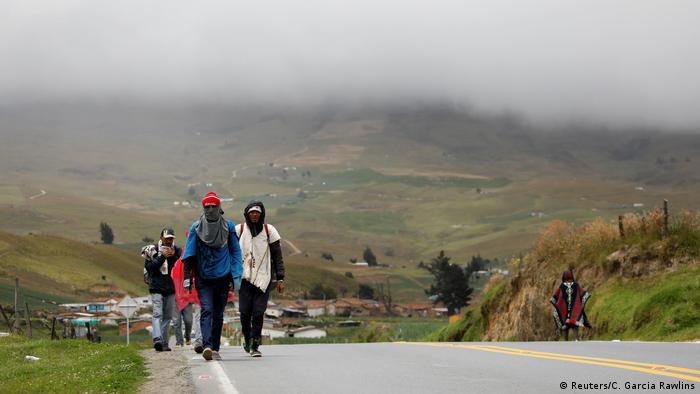 Flüchtlinge aus Venezuela auf dem Weg nach Kolumbien