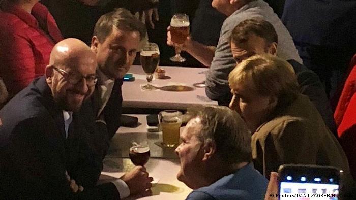Belgien Merkel, Michel, Bettel und Macron in Bar (Reuters/TV N1 ZAGREB/H. Kresic)