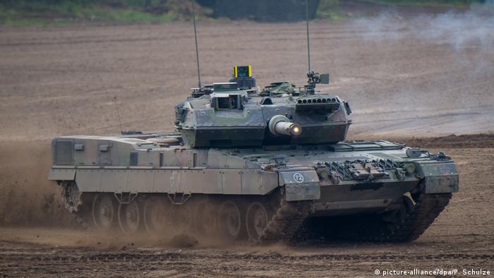 Deutschland Kampfpanzer Leopard (picture-alliance/dpa/P. Schulze)